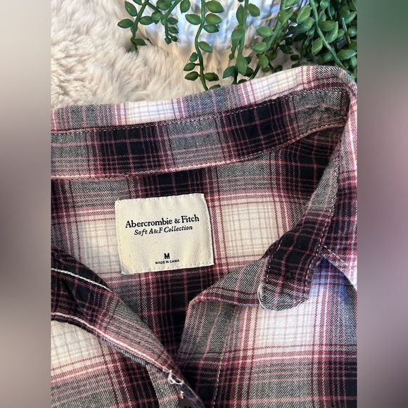 Abercrombie & Fitch Soft AF Crop Flannel Cranberry Cream Black Medium - Picture 3 of 3
